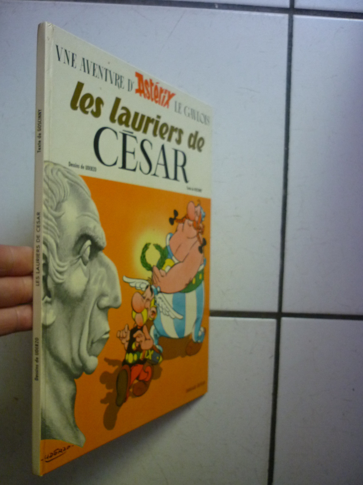 UDERZO / ASTERIX  /   LES  LAURIERS DE CESAR  /  EO  SANS TRAIT SUR LA COUV ARR