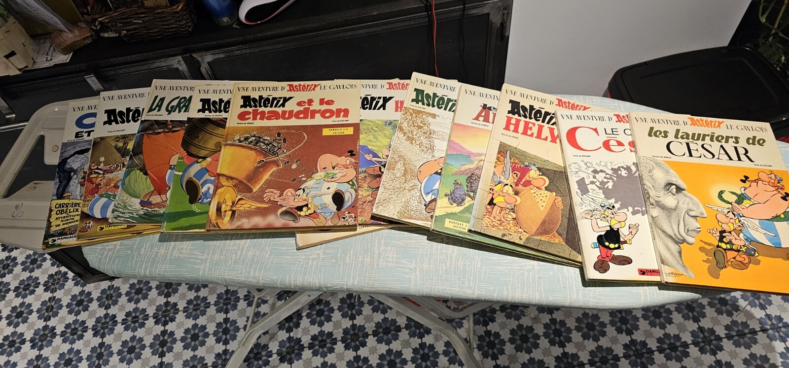 Lot De 12 Anciennes Bd Asterix Eo En Bon Etat certaine Légèrement Jauni